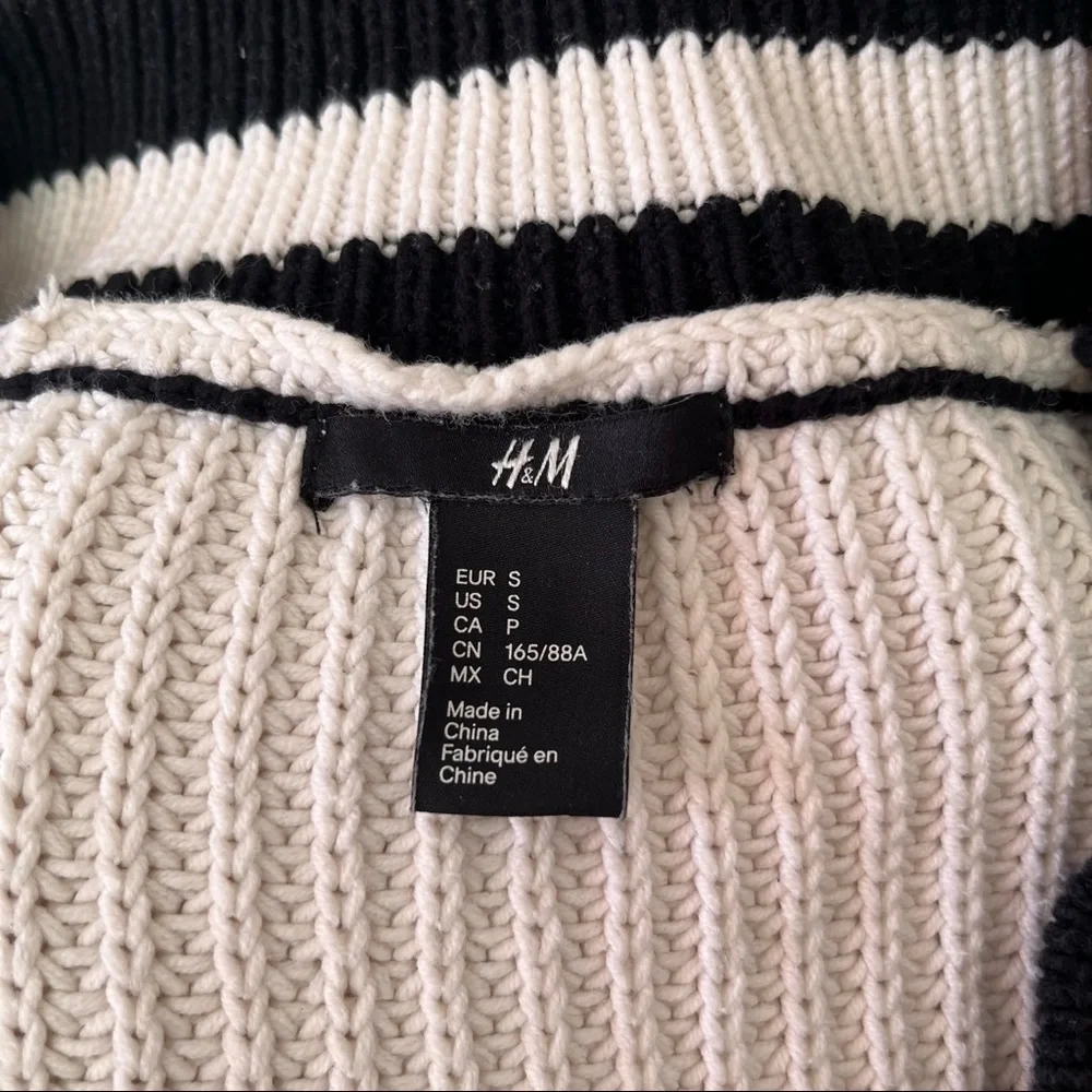 H&M V-neck cable knit sweater β’ black and white β’ Size S - Picture 9 of 11
